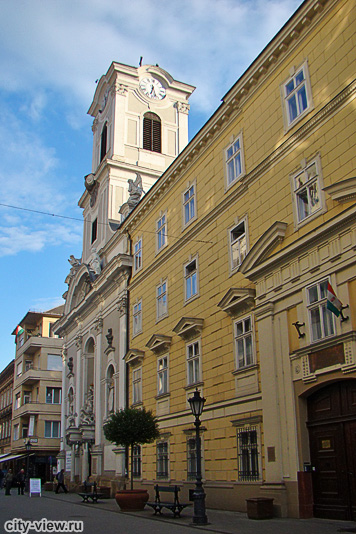 Улица Vaci, церковь Святого Михаила