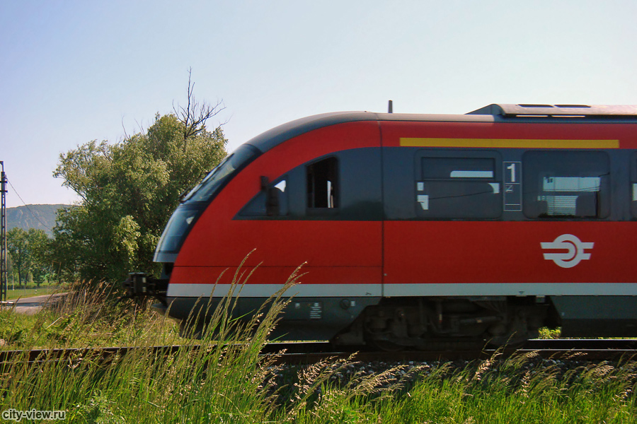 Пригородный поезд Венгрии