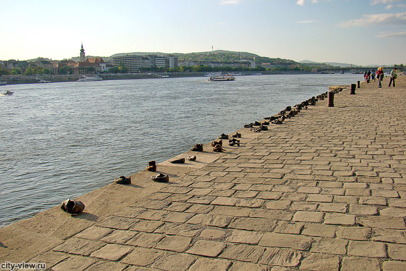Набережная Дуная, памятник расстрелянным евреям