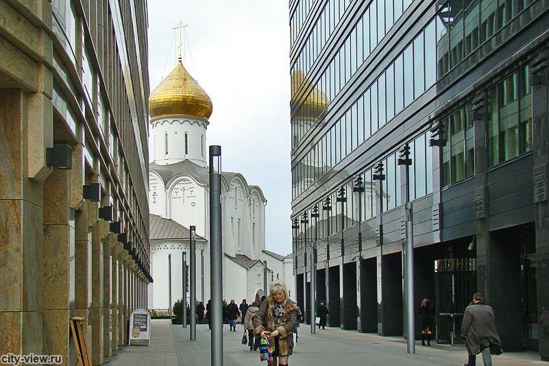 Бизнес-центр Белая площадь и старообрядческая церковь у метро Белорусская