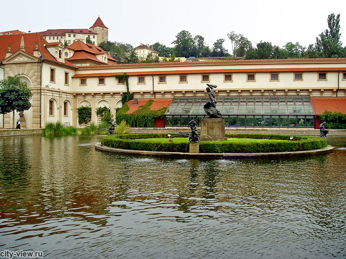 Вальдштейнский сад с фонтаном
