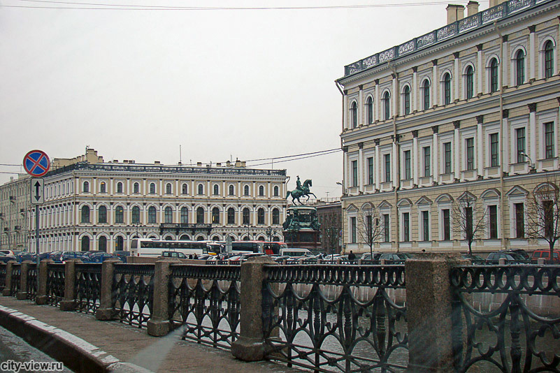 Набережная Мойки, Синий мост, памятник Николаю I