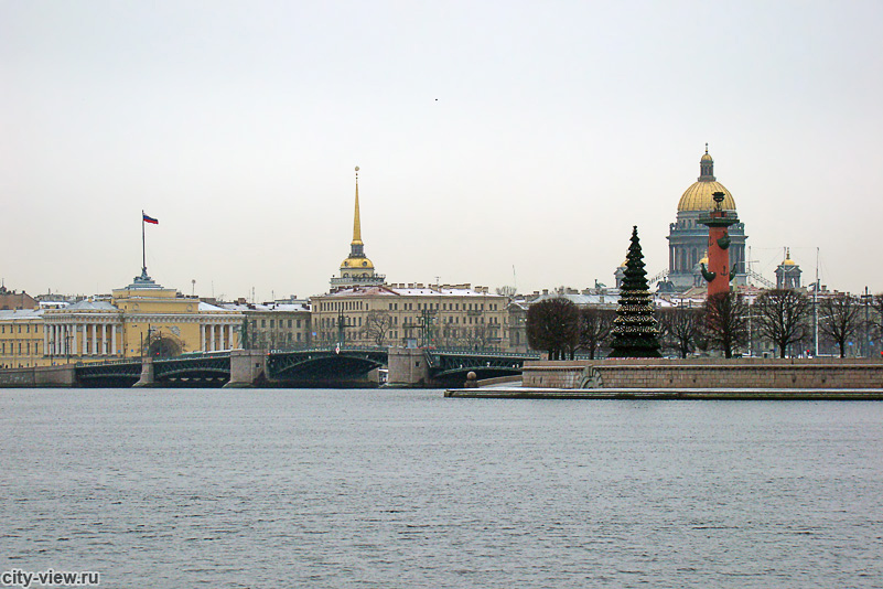 Адмиралтейство, Дворцовый мост, Исаакиевский собор и ростральная колонна на стрелке Васильевского острова