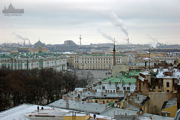 Вид на Дворцовую площадь Санкт-Петербурга с высоты