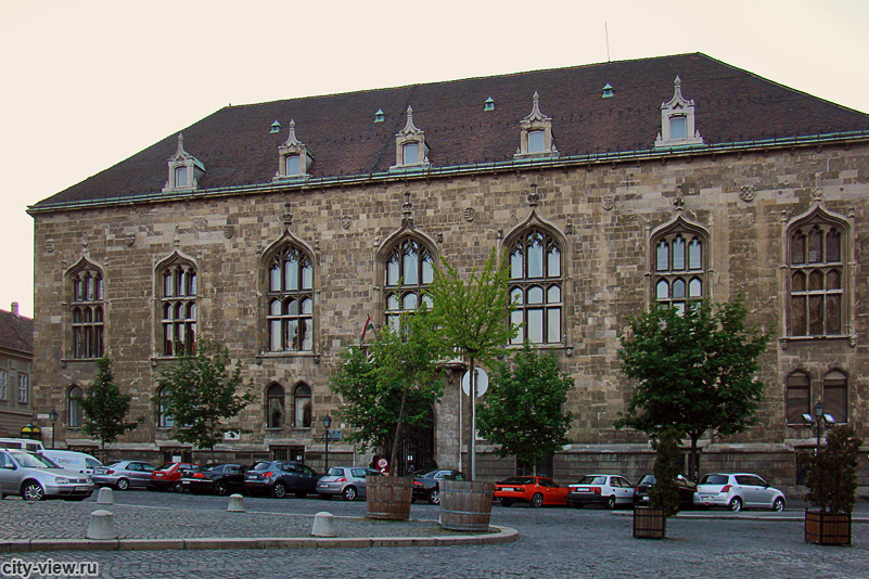 Площадь Троицы, здание Фонда венгерской культуры