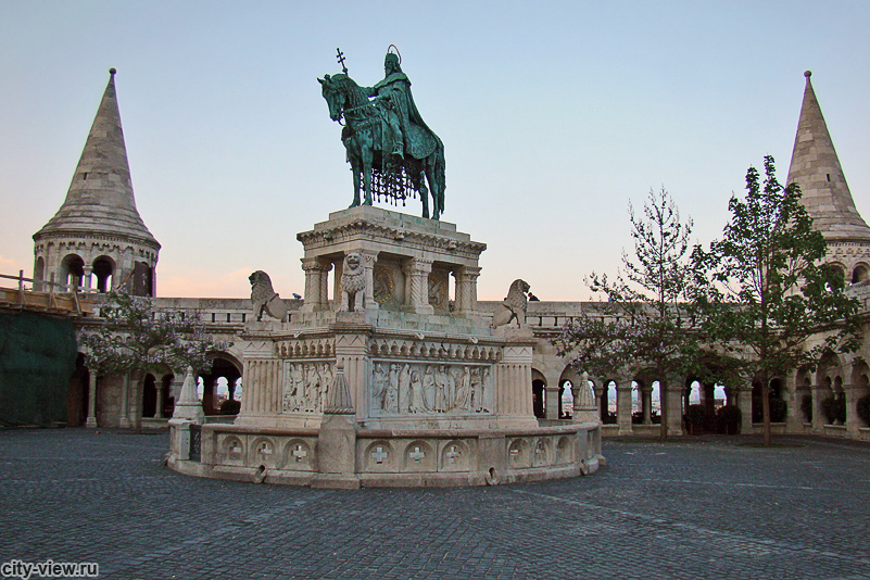 Рыбацкий бастион, конная статуя Святого Иштвана