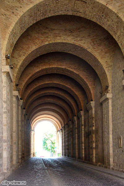 Тоннель под базиликой в Эстергоме