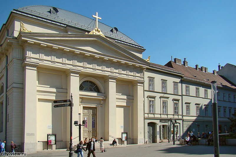 Лютеранская церковь на площади Deak Ferenc