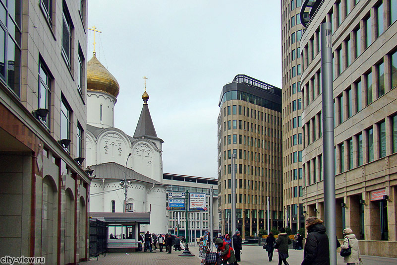 Бизнес-центр Белая площадь и старообрядческая церковь у метро Белорусская