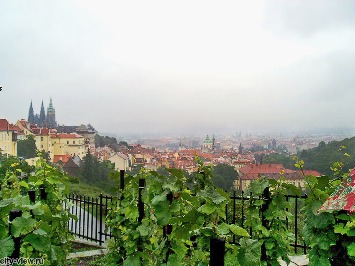 Прага со смотровой площадки у Страговского монастыря