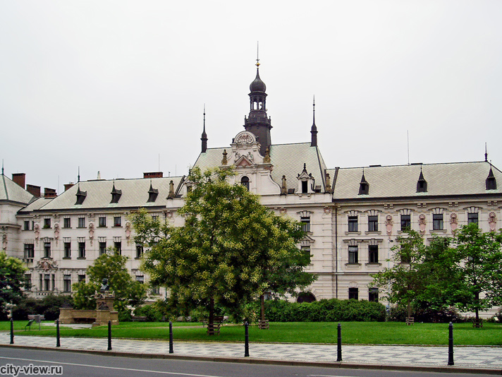 Здание суда на Карловой площади, Прага