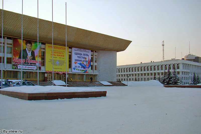 Улица Ленина, Дворец Культуры Нефтяник